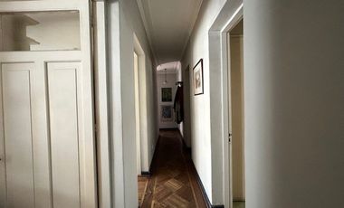 Oficina en Venta en Amplia casa Habitacional/Comercial/Oficina. Irarrázaval/Pedro de Valdivia. Calle sin salida. Metro Ñuñoa.