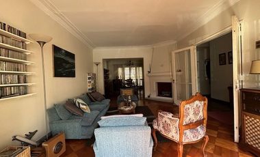 Oficina en Venta en Amplia casa Habitacional/Comercial/Oficina. Irarrázaval/Pedro de Valdivia. Calle sin salida. Metro Ñuñoa.