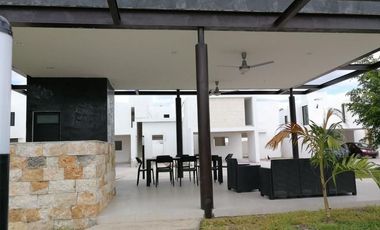 Casa en venta de 3 recámaras en Conkal. Privada Botánico modelo 186