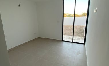 Casa en venta de 3 recámaras en Conkal. Privada Botánico modelo 186