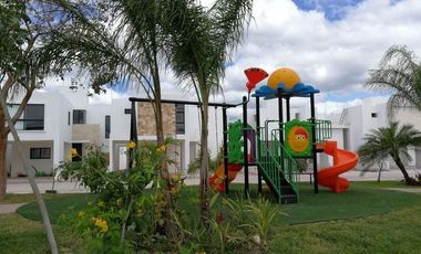 Casa en venta de 3 recámaras en Conkal. Privada Botánico modelo 186