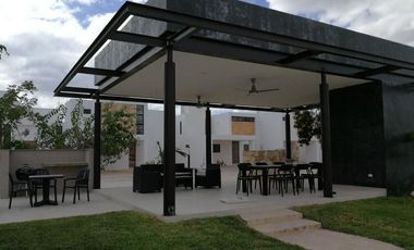 Casa en venta de 3 recámaras en Conkal. Privada Botánico modelo 186