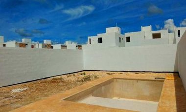 Casa en venta de 3 recámaras en Conkal. Privada Botánico modelo 186