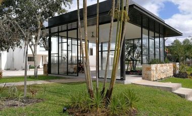 Casa en venta de 3 recámaras en Conkal. Privada Botánico modelo 186
