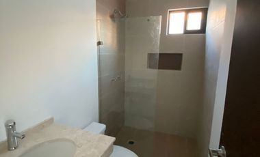 Casa en venta de 3 recámaras en Conkal. Privada Botánico modelo 186
