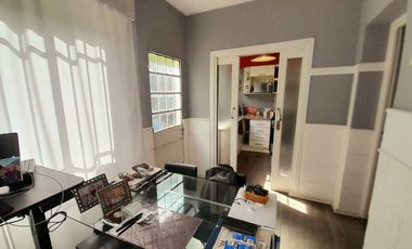 FLORIDA MITRE - CHALET ESTILO INGLÉS DE 4 AMB EN DOS PLANTAS, CON PATIO Y GARAGE!