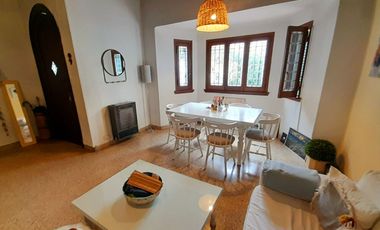 FLORIDA MITRE - CHALET ESTILO INGLÉS DE 4 AMB EN DOS PLANTAS, CON PATIO Y GARAGE!