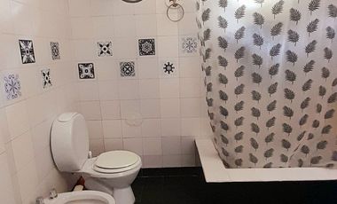 FLORIDA MITRE - CHALET ESTILO INGLÉS DE 4 AMB EN DOS PLANTAS, CON PATIO Y GARAGE!