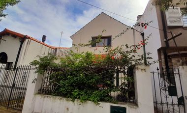 FLORIDA MITRE - CHALET ESTILO INGLÉS DE 4 AMB EN DOS PLANTAS, CON PATIO Y GARAGE!