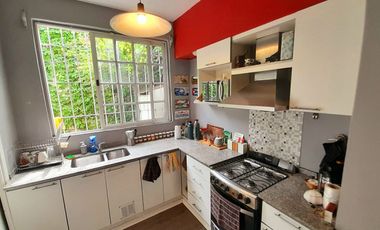 FLORIDA MITRE - CHALET ESTILO INGLÉS DE 4 AMB EN DOS PLANTAS, CON PATIO Y GARAGE!