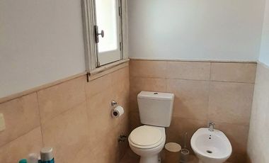 FLORIDA MITRE - CHALET ESTILO INGLÉS DE 4 AMB EN DOS PLANTAS, CON PATIO Y GARAGE!