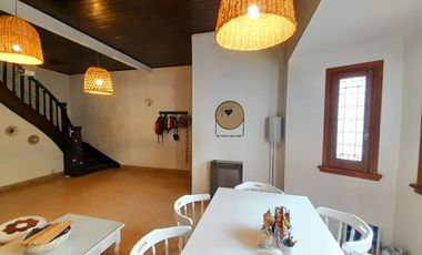 FLORIDA MITRE - CHALET ESTILO INGLÉS DE 4 AMB EN DOS PLANTAS, CON PATIO Y GARAGE!