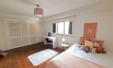 FLORIDA MITRE - CHALET ESTILO INGLÉS DE 4 AMB EN DOS PLANTAS, CON PATIO Y GARAGE!