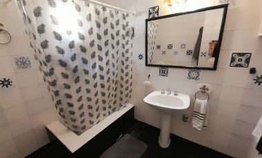 FLORIDA MITRE - CHALET ESTILO INGLÉS DE 4 AMB EN DOS PLANTAS, CON PATIO Y GARAGE!