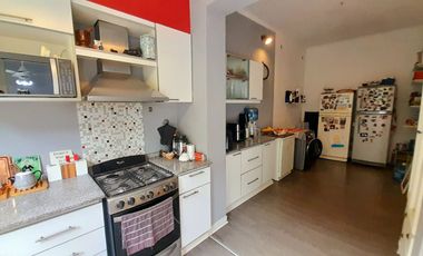 FLORIDA MITRE - CHALET ESTILO INGLÉS DE 4 AMB EN DOS PLANTAS, CON PATIO Y GARAGE!