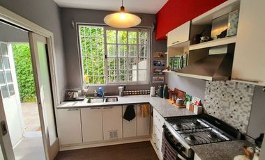 FLORIDA MITRE - CHALET ESTILO INGLÉS DE 4 AMB EN DOS PLANTAS, CON PATIO Y GARAGE!