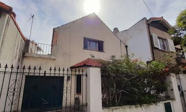 FLORIDA MITRE - CHALET ESTILO INGLÉS DE 4 AMB EN DOS PLANTAS, CON PATIO Y GARAGE!