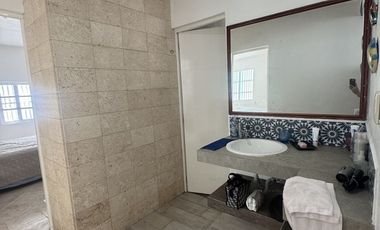 En Venta, Casa en Telchac puerto en esquina 4 recámaras, alberca