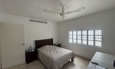 En Venta, Casa en Telchac puerto en esquina 4 recámaras, alberca