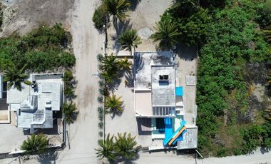 En Venta, Casa en Telchac puerto en esquina 4 recámaras, alberca