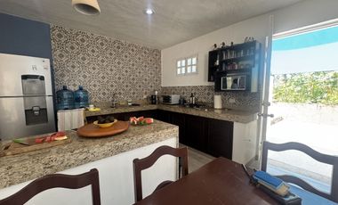 En Venta, Casa en Telchac puerto en esquina 4 recámaras, alberca