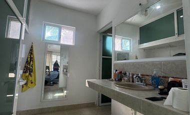 En Venta, Casa en Telchac puerto en esquina 4 recámaras, alberca