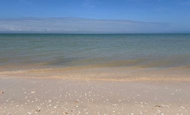 En Venta, Casa en Telchac puerto en esquina 4 recámaras, alberca