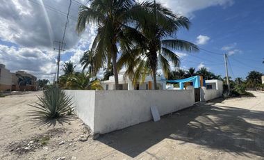 En Venta, Casa en Telchac puerto en esquina 4 recámaras, alberca