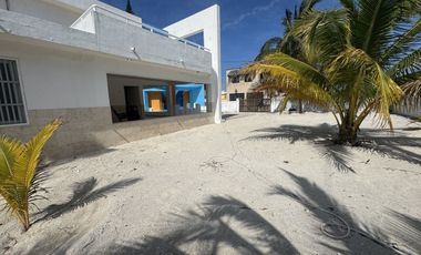 En Venta, Casa en Telchac puerto en esquina 4 recámaras, alberca