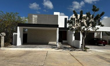 CASA EN VENTA EN PRIVADA TAMORA, CONKAL.