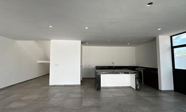 CASA EN VENTA EN PRIVADA TAMORA, CONKAL.