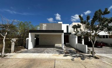 CASA EN VENTA EN PRIVADA TAMORA, CONKAL.
