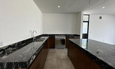 CASA EN VENTA EN PRIVADA TAMORA, CONKAL.