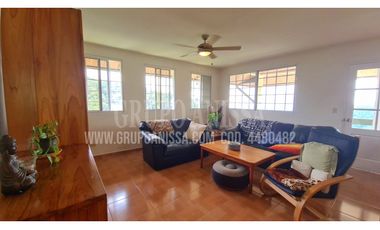 Se Vende Amplia y Hermosa Casa en Altos del Maria