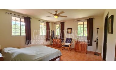 Se Vende Amplia y Hermosa Casa en Altos del Maria