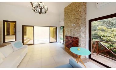 OPORTUNIDAD! Se vende Hermosa Casa en Altos del Maria