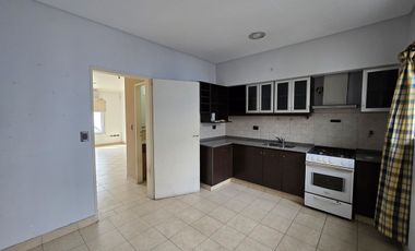 DUPLEX 3 AMBIENTES EN VENTA EN AVELLANEDA COCHERA