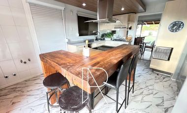 Casa en Arriendo en CASA AMOLADA EN HUECHURABA 4D+3B+2E+BG