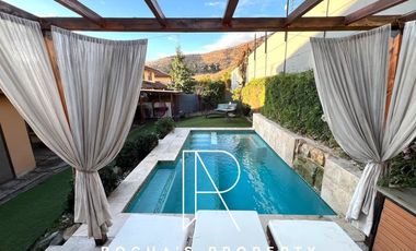 Casa en Arriendo en CASA AMOLADA EN HUECHURABA 4D+3B+2E+BG