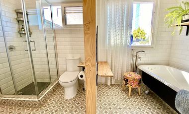 Casa en Arriendo en HERMOSA CASA AMOBLADA 3D+SERVICIO/2.5B/ E