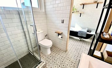 Casa en Arriendo en HERMOSA CASA AMOBLADA 3D+SERVICIO/2.5B/ E