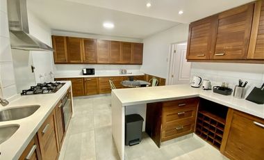 Casa en Arriendo en Casa AMOBLADA, UNA CUADRA AV KENNEDY