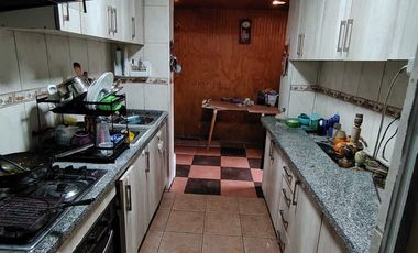 VENTA AMPLIA CASA 5D2B - VILLA SANTA CAROLINA MACUL