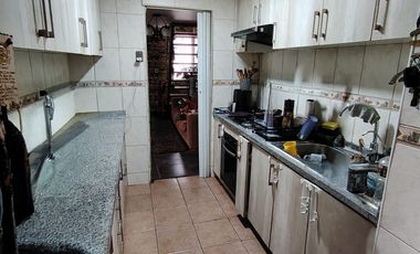 VENTA AMPLIA CASA 5D2B - VILLA SANTA CAROLINA MACUL