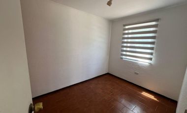 Casa en arriendo c/ estacionamiento en Centro de Olmué