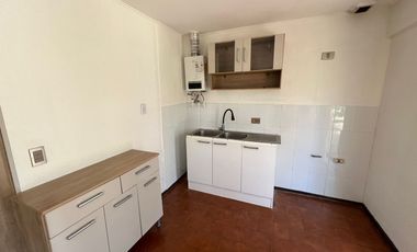Casa en arriendo c/ estacionamiento en Centro de Olmué