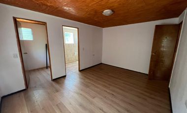 Casa en arriendo c/ estacionamiento en Centro de Olmué