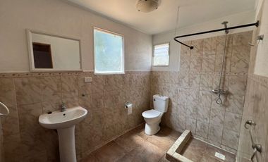 Casa en arriendo c/ estacionamiento en Centro de Olmué