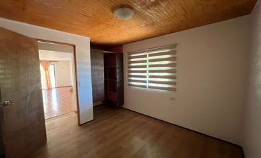 Casa en arriendo c/ estacionamiento en Centro de Olmué