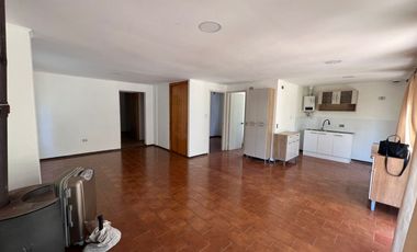 Casa en arriendo c/ estacionamiento en Centro de Olmué